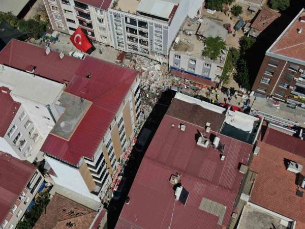 İzmir Valisi Süleyman Elban, Torbalı Ayrancılar Mahallesi'ndeki patlamada 5 kişinin hayatını kaybettiğini, yar