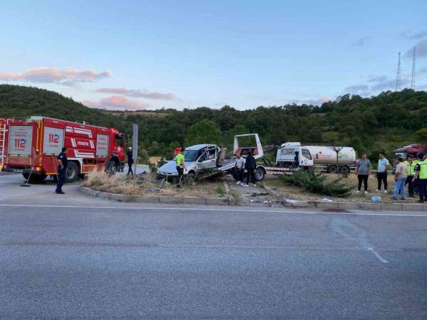 Samsun'da 2 otomobil çarpıştı: 2'si ağır 9 yaralı