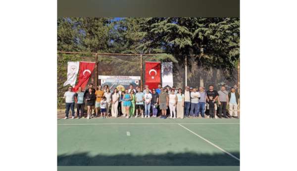 '1. Sağlık Çalışanları Tenis Turnuvası' kupa töreniyle sona erdi