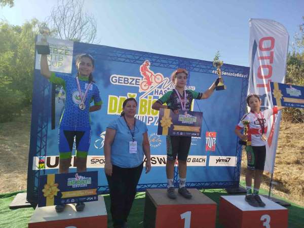 Akhisarlı pedallar Gebze'de kürsüye çıktı