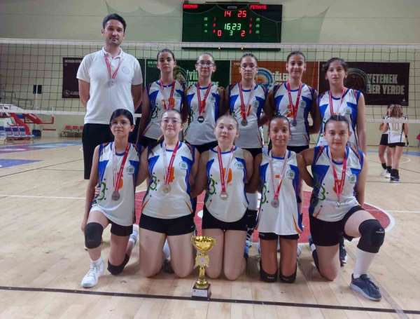 Muğla Büyükşehir'in Voleybol takımlarından çifte başarı