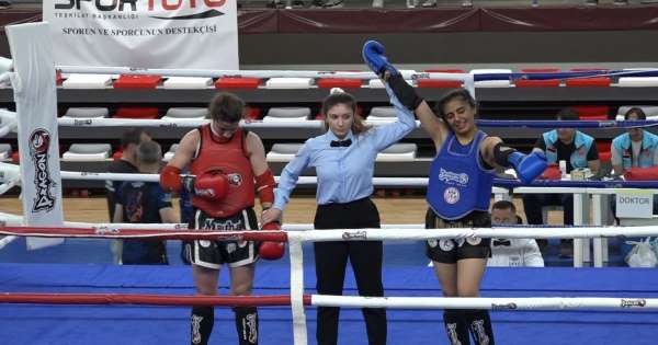 Türkiye Muaythai Şampiyonası'nda yarı final heyecanı yaşanıyor