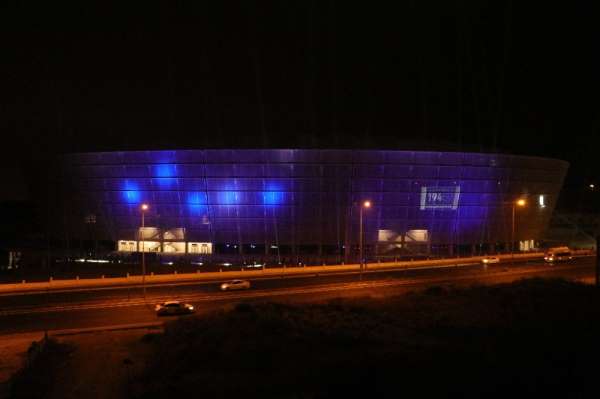 Yeni Adana Stadyumu 'mavi-lacivert' ışıklarla aydınlatıldı 