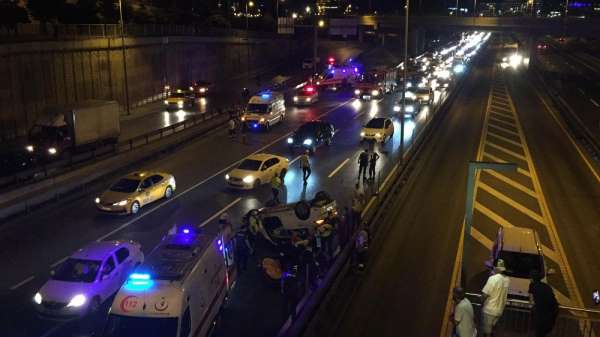 Zeytinburnu'nda 'makas atma' zincirleme kazayla bitti: 1'i ağır 4 yaralı 