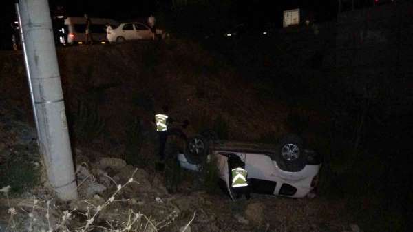 Antalya'da otomobil kaza sonrası 7 metreden uçarak ters döndü: 4 yaralı