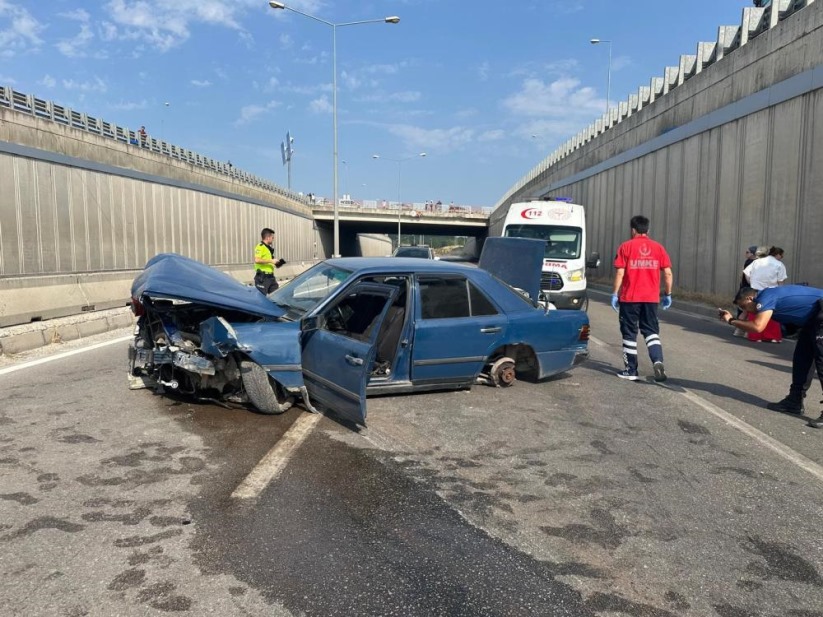 Samsun'da otomobil ile kamyon çarpıştı: 5 yaralı