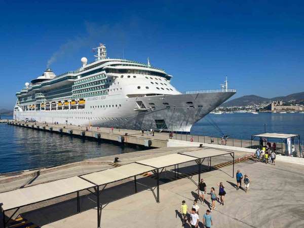 Bodrum'a 2 bin 640 yolcuyla geldi