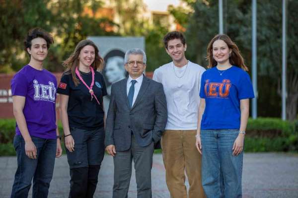 Mezunları, İzmir Ekonomi'yi unutmadı