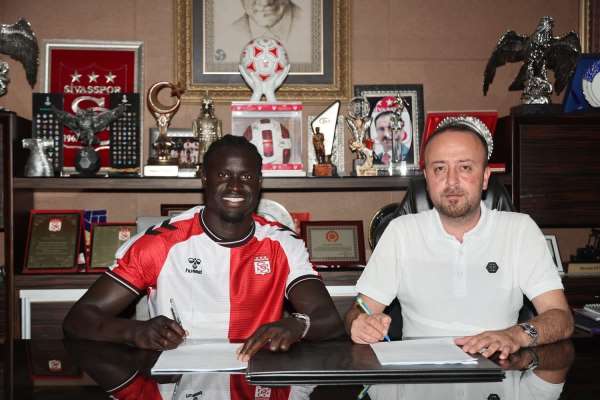 Sivasspor Aliou Badji'yi kadrosuna kattı