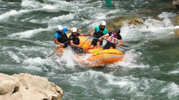 Tunceli'de Rafting Türkiye Şampiyonası Süper Kupa Yarışları heyecanı yaşandı