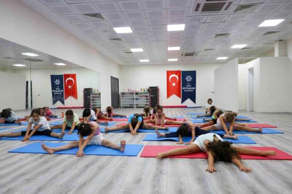 Aydın Büyükşehir'in yaz etkinliklerinde çocuklar jimnastikle gelişiyor