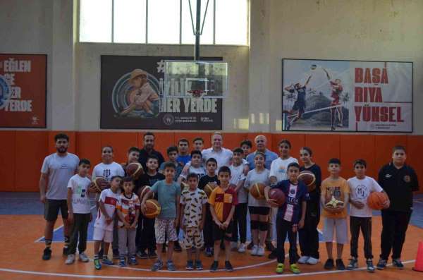 Bulanık'ta yaz spor okulları öğrencilerine Kaymakam Koşansu'ndan moral ziyareti