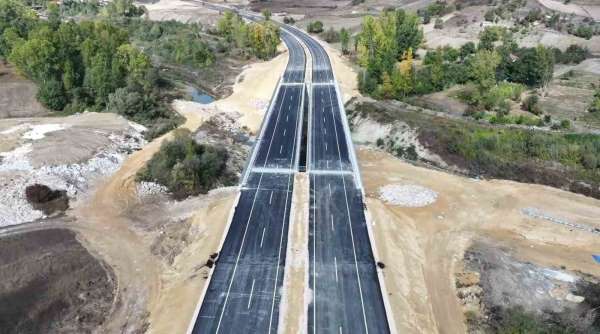 Yaklaşık 4 milyar TL proje bedelli yolda çalışmalar sürüyor
