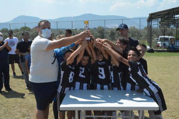 Yunusemre'de Zafer Bayramı Futbol Turnuvası düzenlendi