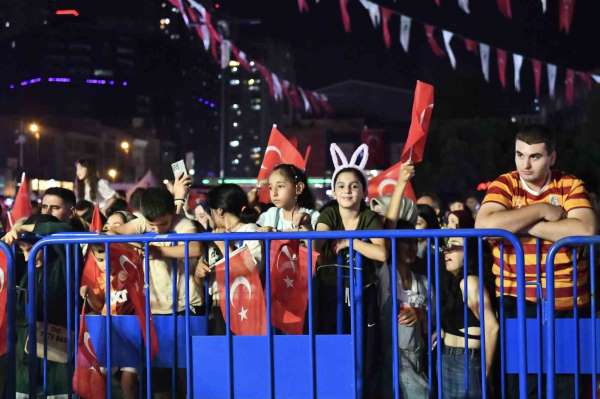 Esenyurt 2. Gençlik Festivali GençFest'te dereceye giren sporcular ödüllerini aldı