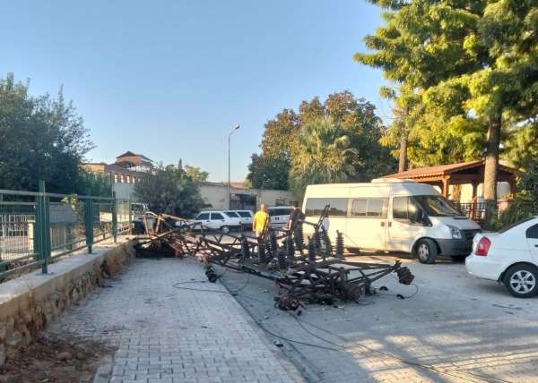 Kömür yüklü kamyon, az daha faciaya neden oluyordu