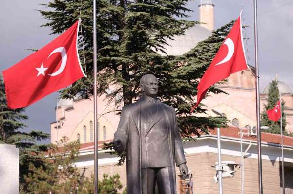 Başkan Ünlüce: 'Kahramanlıkla kazanılan, gururla kutlanan zaferin 104. yılı kutlu olsun'