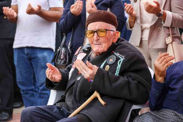Bilecik'te şehitlik ziyareti