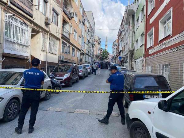 Fatih'te dehşet: Emekli polis eşini ve çocuğunu öldürdükten sonra intihar etti