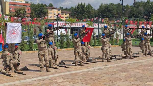 Karabük'te 30 Ağustos coşkusu: Komandoların gösterisi nefes kesti