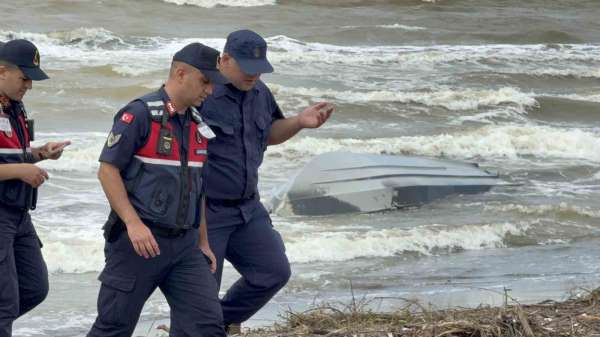 Samsun'da sahile vurmuş insansız deniz aracı bulundu
