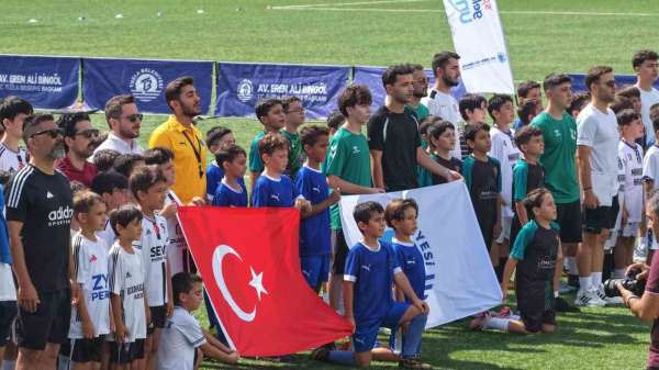 Tuzla'da 30 Ağustos Zafer Kupası sahiplerini buldu
