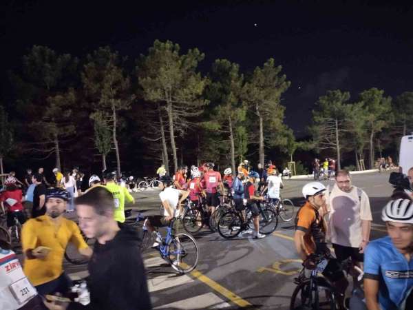 Ümraniye'de gece bisiklet yarışı etkinliği ilk kez gerçekleştirildi