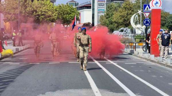 Zaferin 104. yılında komandolardan nefes kesen gösteri