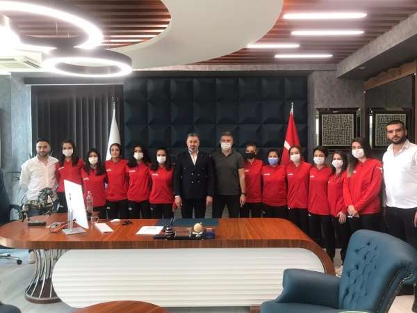 Kayseri Gençlerbirliği Bayan Futbol Takımının yeni sponsoru Sedat Kılınç İnşaat 