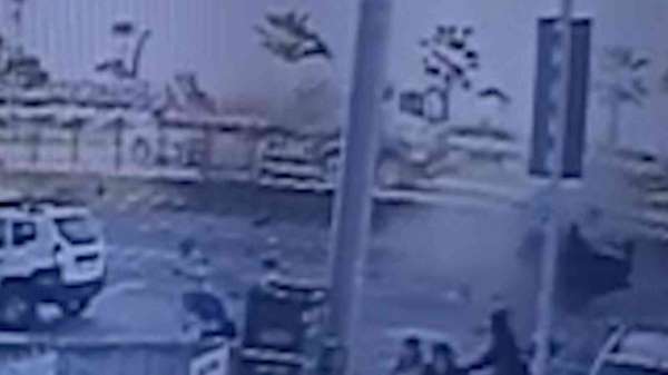 Rize'de 2 kişinin yaralandığı kazanın görüntüleri kameralara yansıdı