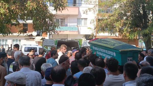 Kastamonu'da kazada ölen genç kız, Manisa'da toprağa verildi