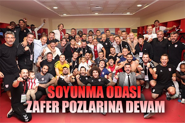 Soyunma Odası Zafer Pozlarına Devam