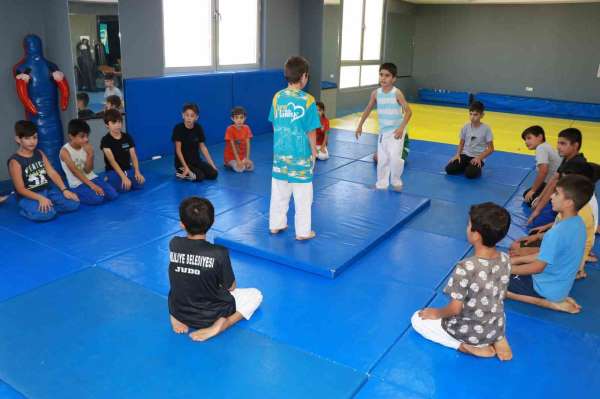 Şanlıurfa'da minikler judo kursu ile gelişimlerine katkı sağlıyor