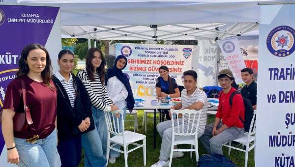 Kütahya'da üniversite öğrencilerine bilgilendirme standı