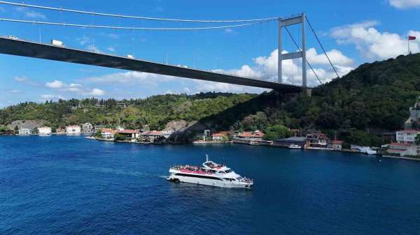 Liverpool taraftarı maç öncesi İstanbul'da boğaz turu yaptı