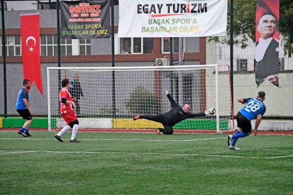 Osmangazi'de geleneksel halı saha turnuvası başladı