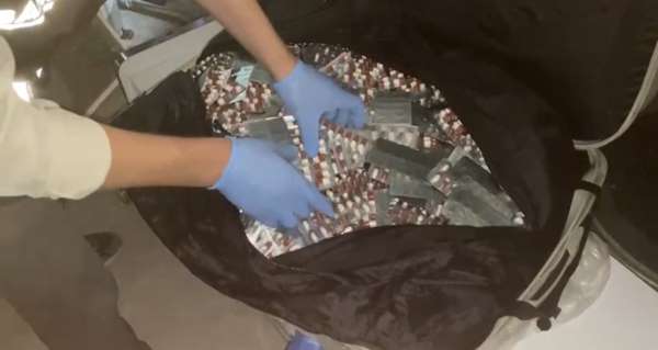 Samsun'da depodaki valizde 20 bin sentetik ecza ele geçirildi