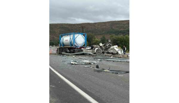Sivas'ta otobüs kazası, 3'ü ağır 18 yaralı
