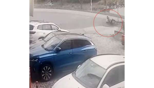 Bursa'da ters yönde ilerleyen motosikletli kaza yaptı: Yaşam mücadelesi veriyor