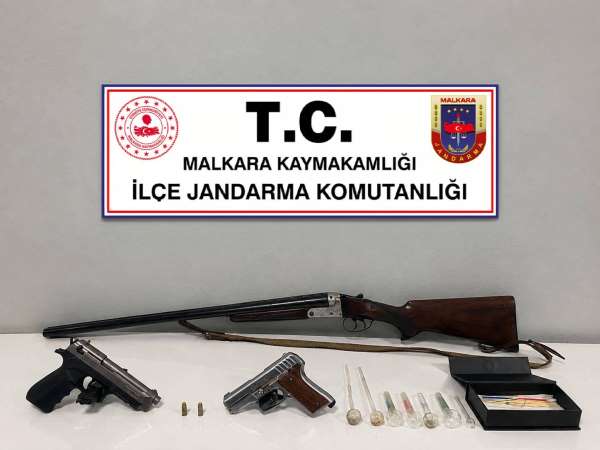 Malkara'da jandarma operasyonunda silah ve uyuşturucu aparatları ele geçirildi