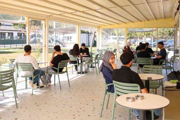 Üniversiteli gençlerden Yurt Kafe'ye yoğun ilgi