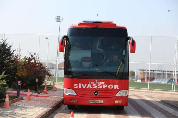 Sivasspor kupa maçı için Ankara'ya gitti 