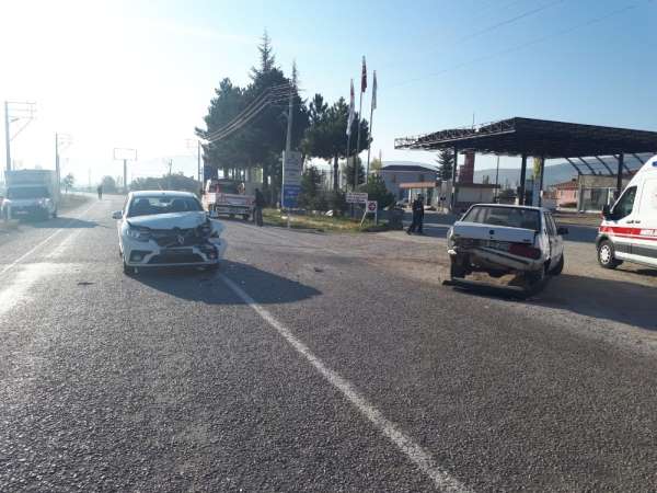 Şuhut'ta trafik kazası: 6 yaralı 
