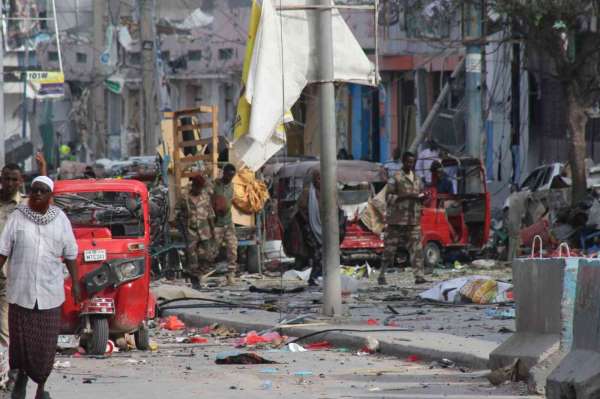 Somali'de Eğitim Bakanlığına düzenlenen bombalı saldırının bilançosu netleşiyor: 100 ölü, 300 yaralı