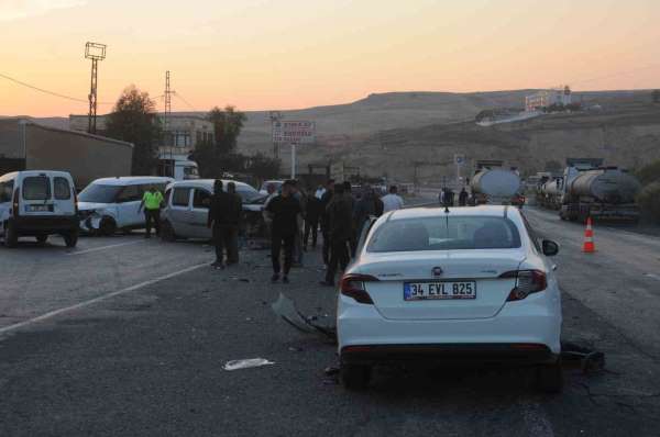 Cizre'de 4 aracın karıştığı zincirleme trafik kazasında 2 kişi yaralandı