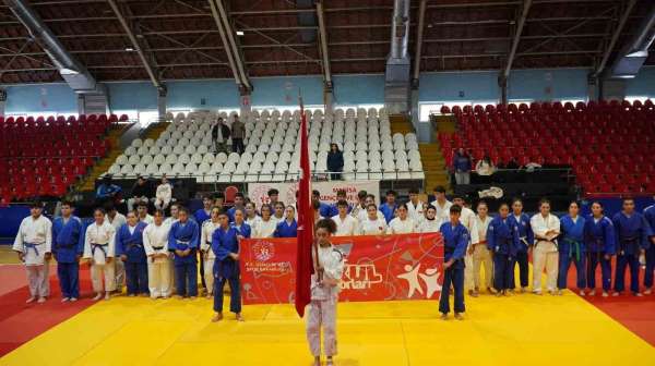 Manisa'da okul sporları heyecanı judo ile başladı