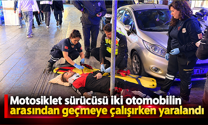 İki otomobilin arasından geçerken kaza yapan motosiklet sürücüsü yaralandı