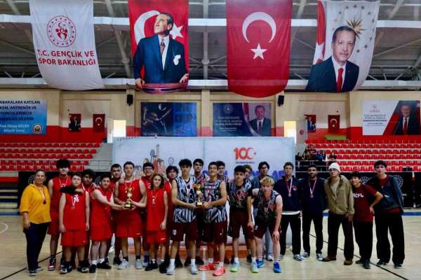 Bilecik'te basketbol müsabakalarında madalyalar sahiplerini buldu