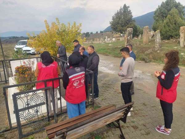 Kahramanmaraş'ta şehitler kabirleri başında dualarla anıldı