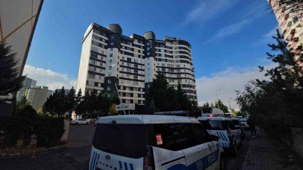 Kavga eden çift birbirini bıçakladı